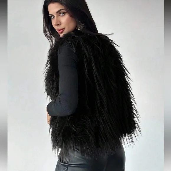 Luxury Vintage-Inspired Chocolate Brown Faux Fur Vest | Old Money Aesthetic - Picture 6 of 7